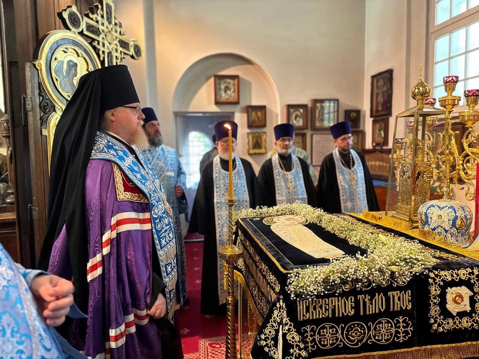 Slujba Privegherii pentru Praznicul Adormirii Maicii Domnului .