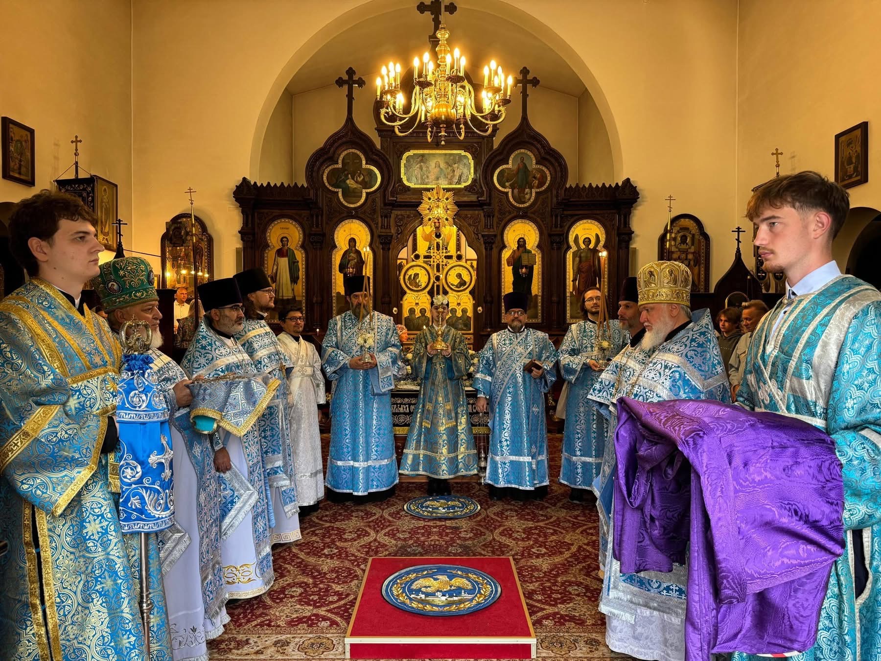 Sf.Liturghie  !  Praznicul Adormirii Maicii Domnului  .