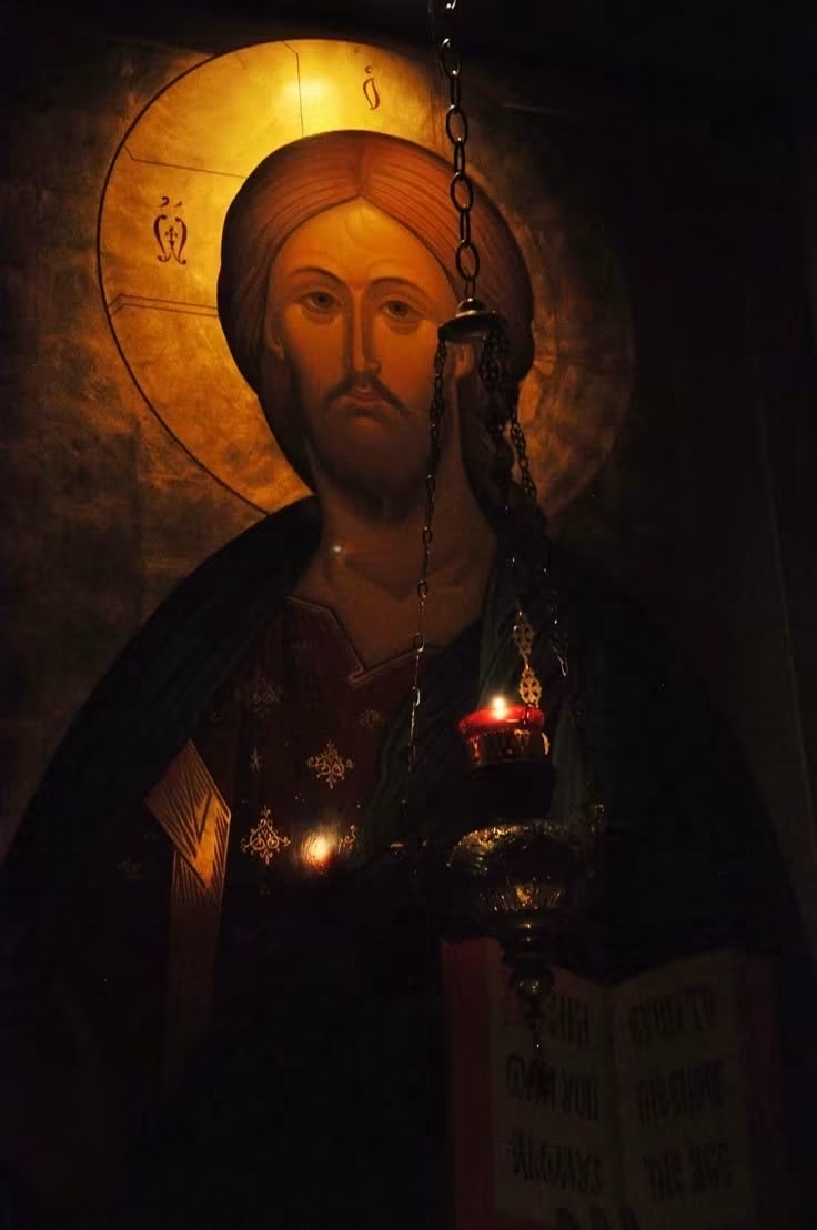 De ce aprindem candelele înaintea icoanelor?